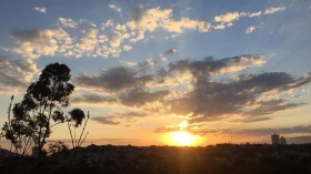 Quinta-feira de sol e tempo aberto em Taubaté