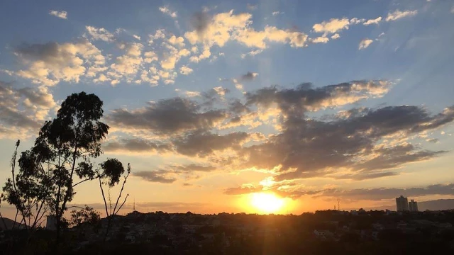 Quinta-feira de sol e tempo aberto em Taubaté