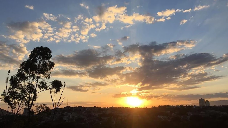 Quinta-feira de sol e tempo aberto em Taubaté
