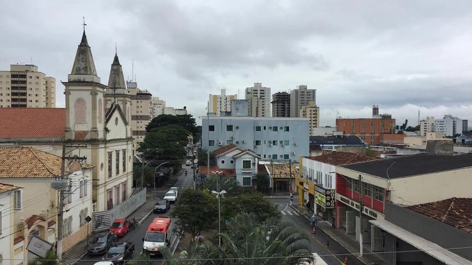Semana inicia com nebulosidade e temperaturas amenas na RMVale