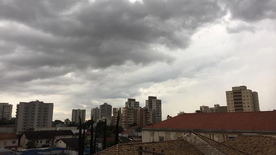 Terça-feira com chance de pancadas de chuva na RMVale