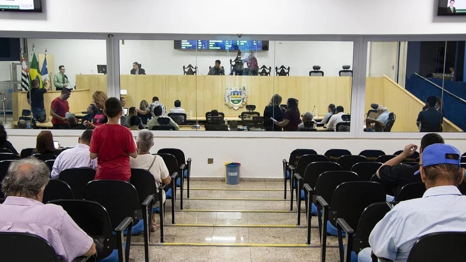 Vereadores voltam a aprovar proposta de criação de cargos na Prefeitura Vereadores voltam a aprovar proposta de criação de cargos na Prefeitura