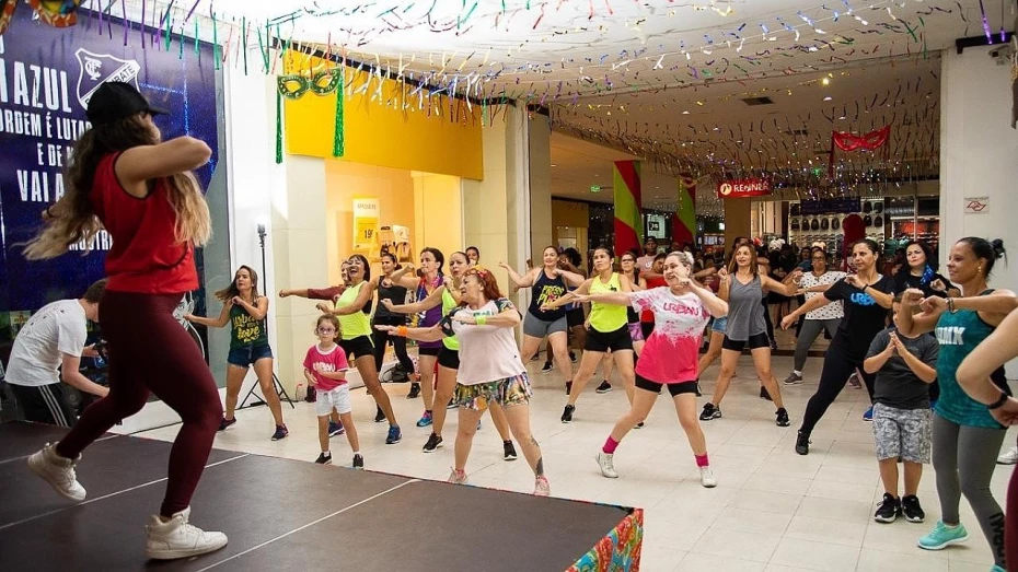 Dia da Mulher é celebrado com atividade física e conscientização em shopping Dia da Mulher é celebrado com atividade física e conscientização em shopping