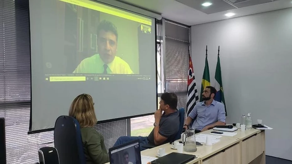 Pindamonhangaba acompanha recomendações e fecha comércio Pindamonhangaba acompanha recomendações e fecha comércio