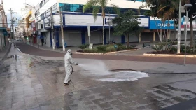 Áreas públicas de Taubaté são desinfetadas contra o coronavírus