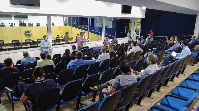 Na Câmara, Ortiz Junior defende seguir decreto estadual