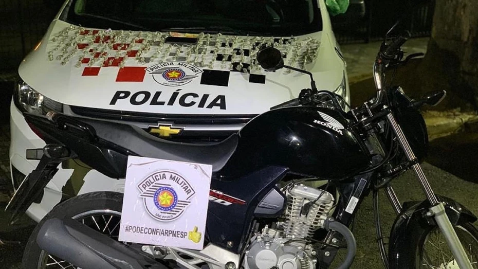 Dupla é presa por roubo e tráfico de drogas em Taubaté Dupla é presa por roubo e tráfico de drogas em Taubaté
