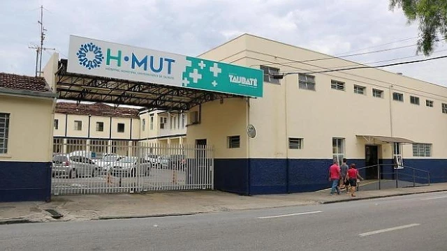 HMUT recebe doação de materiais de loja de construção
