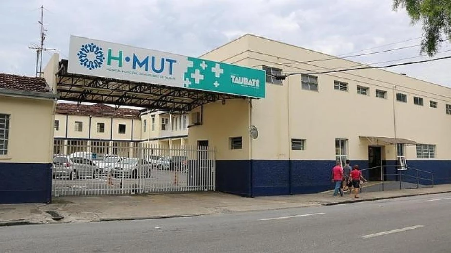 HMUT recebe doação de materiais de loja de construção