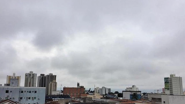 Fim de semana começa com nebulosidade e chuva na RMVale