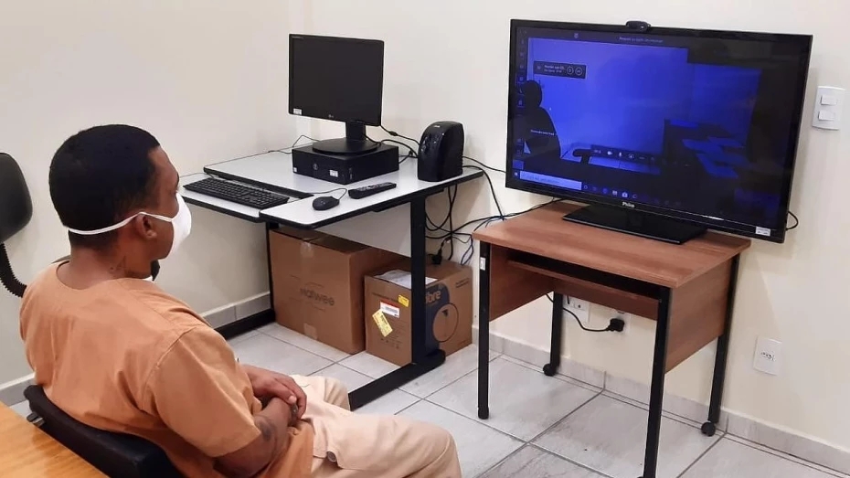 Sistema de videoconferência atinge 100% dos presídios paulistas Sistema de videoconferência atinge 100% dos presídios paulistas