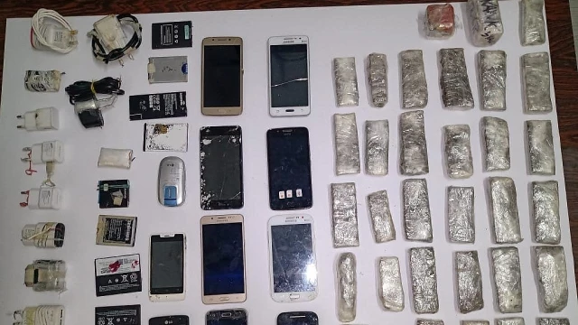 Drogas e celulares são apreendidos nos arredores do CPP de Tremembé
