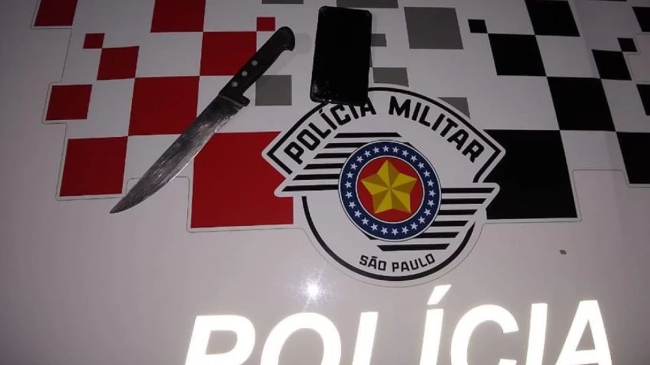 Polícia Militar recupera carro roubado no Campos Elíseos, em Taubaté Polícia Militar recupera carro roubado no Campos Elíseos, em Taubaté