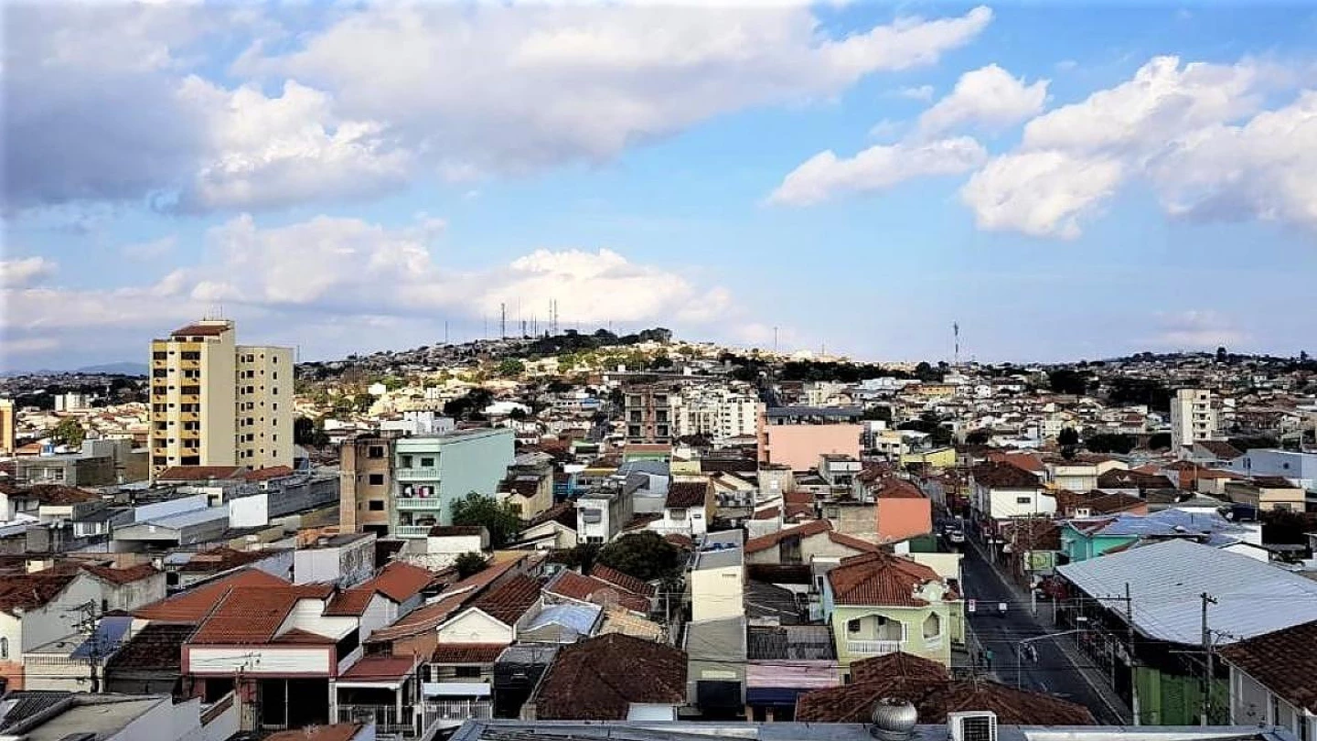 Quarta-feira de sol entre poucas nuvens em Taubaté e região