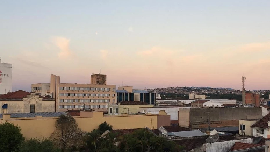 Quinta-feira de sol e temperaturas amenas na RMVale