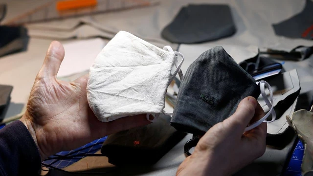 Governo de SP define multa de R$ 524 para pessoas sem máscara