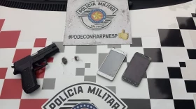 Polícia apreende simulacro de arma e maconha na Vila Costa, em Taubaté