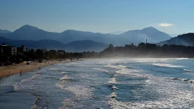 Ubatuba anuncia data para retorno do comércio ambulante em praias e ilhas