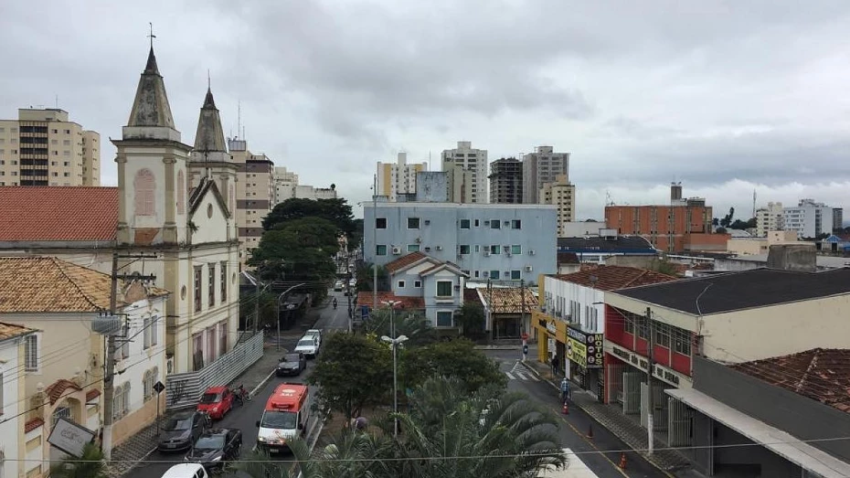 Chuva e tempo encoberto derrubam temperaturas na RMVale e Litoral Norte Chuva e tempo encoberto derrubam temperaturas na RMVale e Litoral Norte