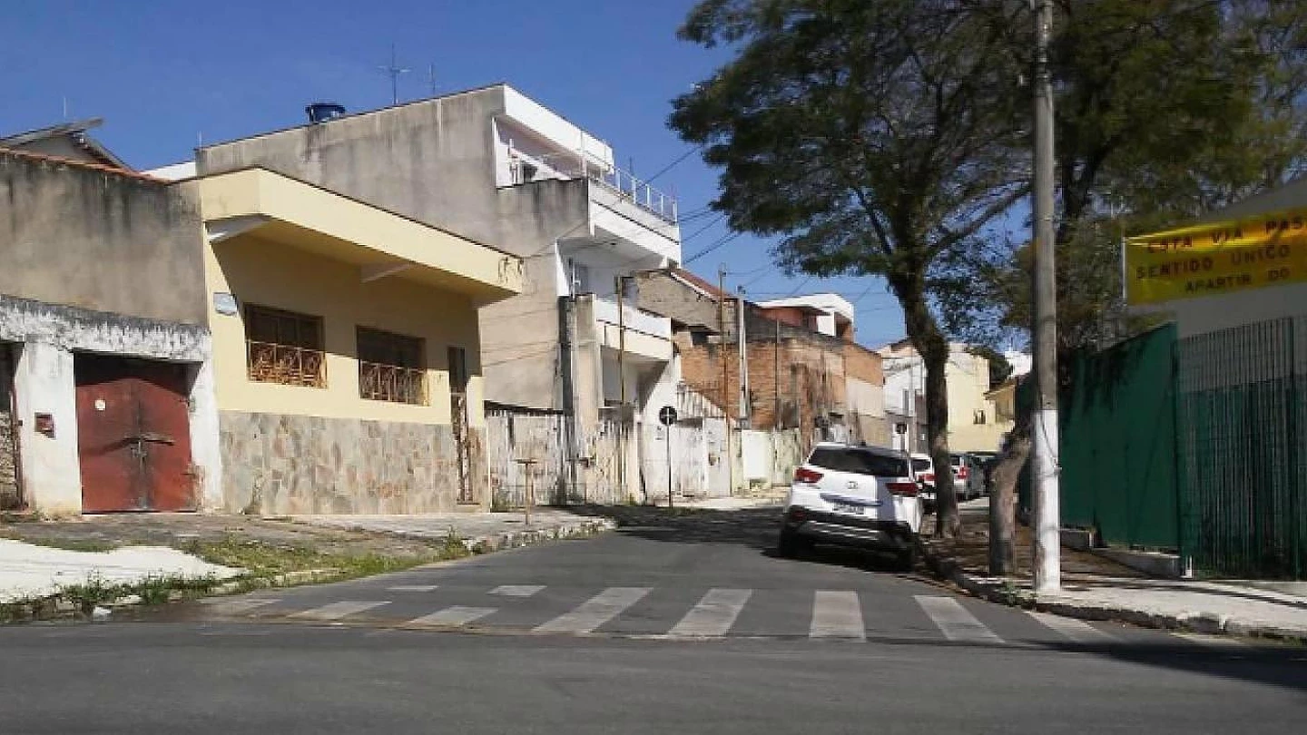 Via próxima ao “Postão” tem sentido alterado em Taubaté