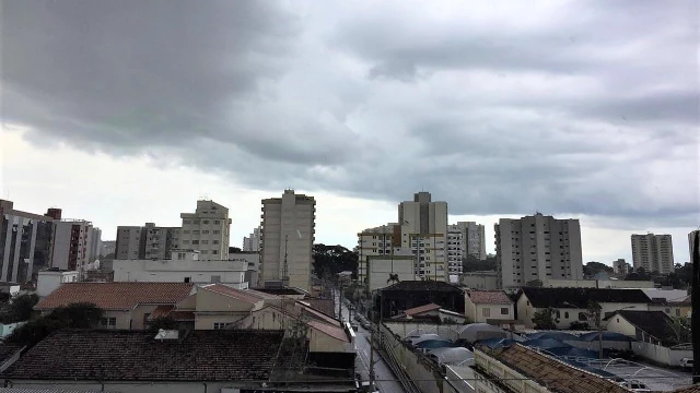 Tempo segue nublado e com chance de chuva em Taubaté e região