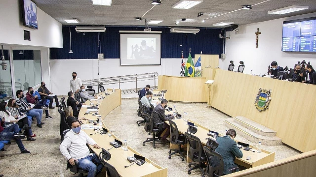 Câmara aprova CPI para averiguar uso de recursos no combate à Covid-19