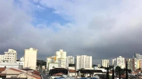 Semana começa com céu nublado em Taubaté