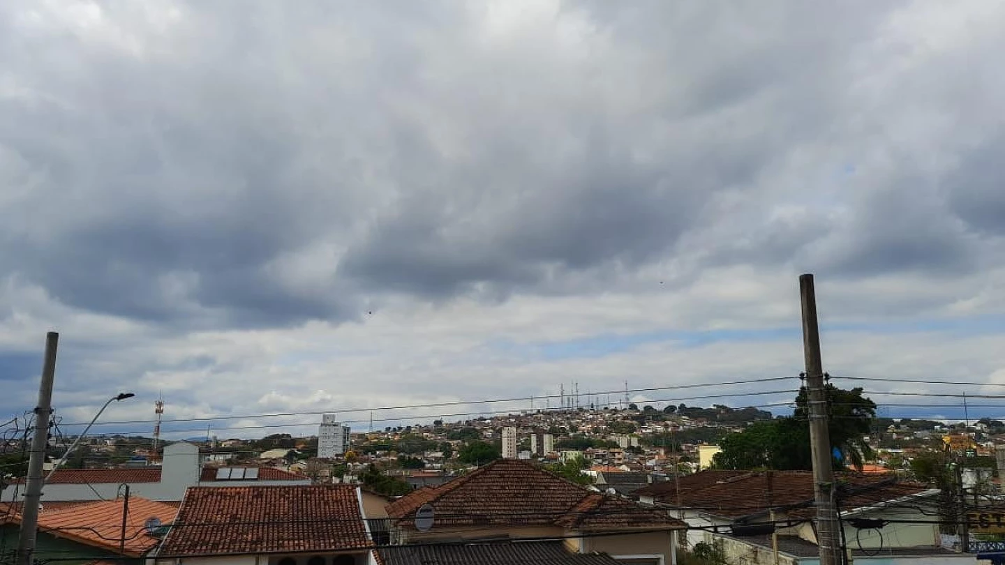 Céu amanhece nublado mais uma vez em Taubaté 