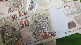 Auxílio emergencial é prorrogado mas sofre corte no valor