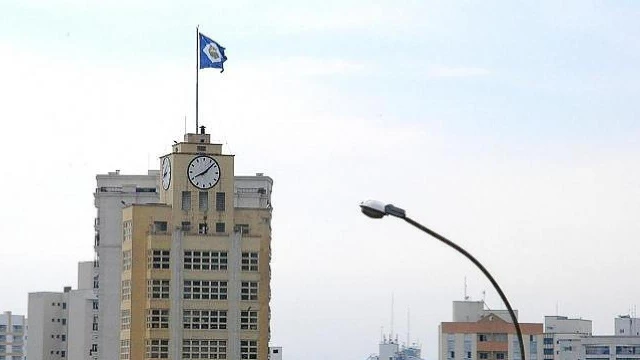 Quarta-feira tem sol entre nuvens em Taubaté