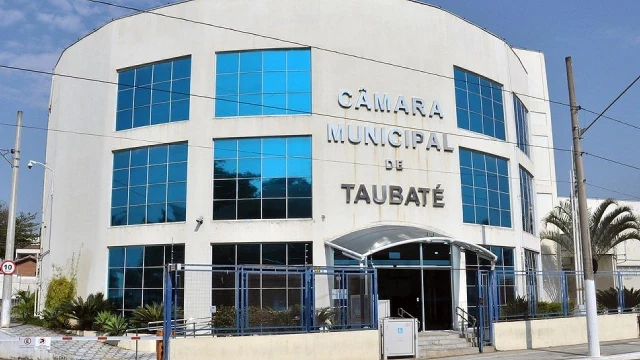 Projeto propõe desconto salarial por falta injustificada de vereadores