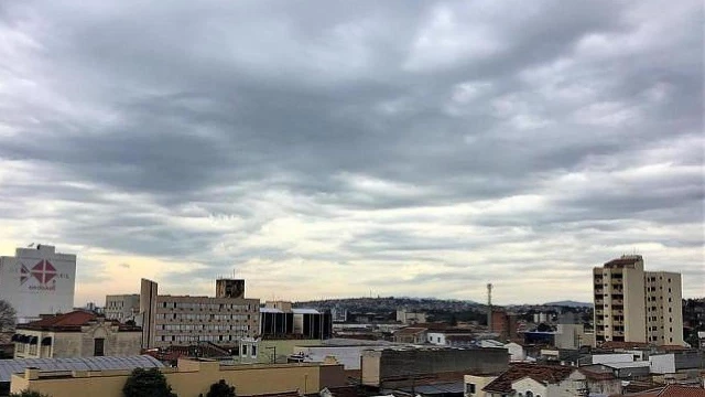  Sexta-feira tem céu parcialmente encoberto e calor