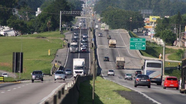 Dutra recebe manutenção na iluminação 