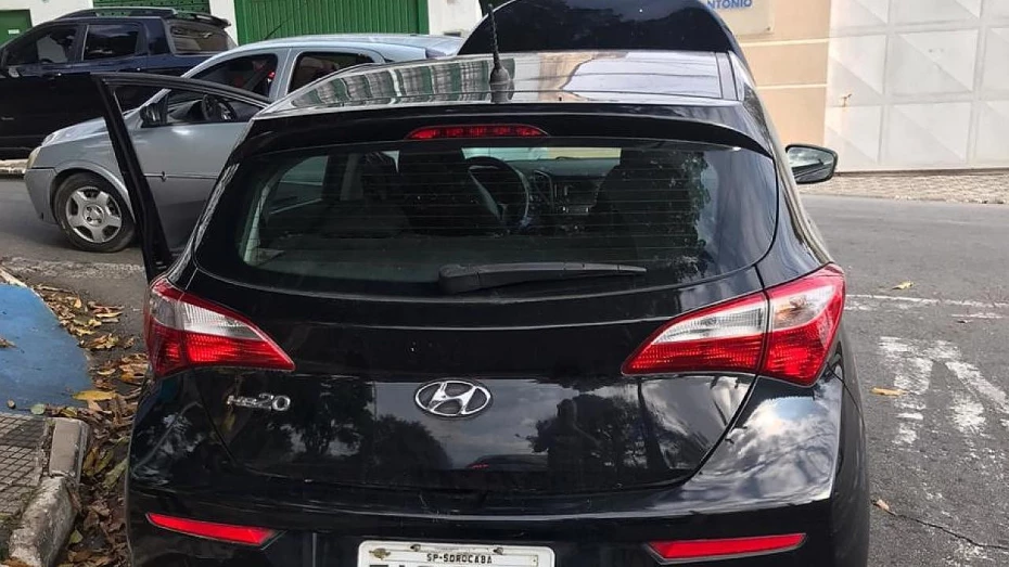Mulher é presa com carro clonado no bairro Alto São Pedro Mulher é presa com carro clonado no bairro Alto São Pedro