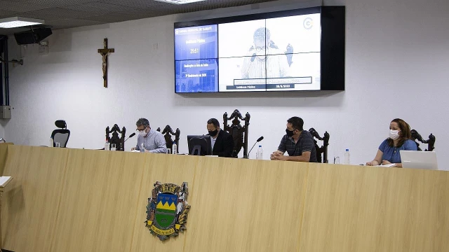 Câmara: Secretário mostra números da Saúde em Taubaté na pandemia