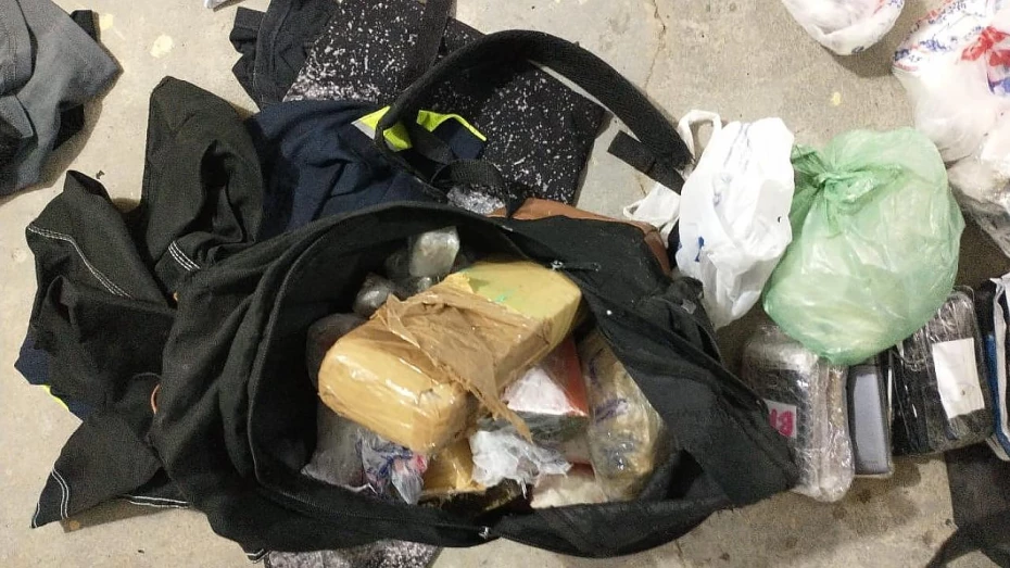 Arremesso de drogas e celulares ao CPP de Tremembé é frustrado por agentes Arremesso de drogas e celulares ao CPP de Tremembé é frustrado por agentes