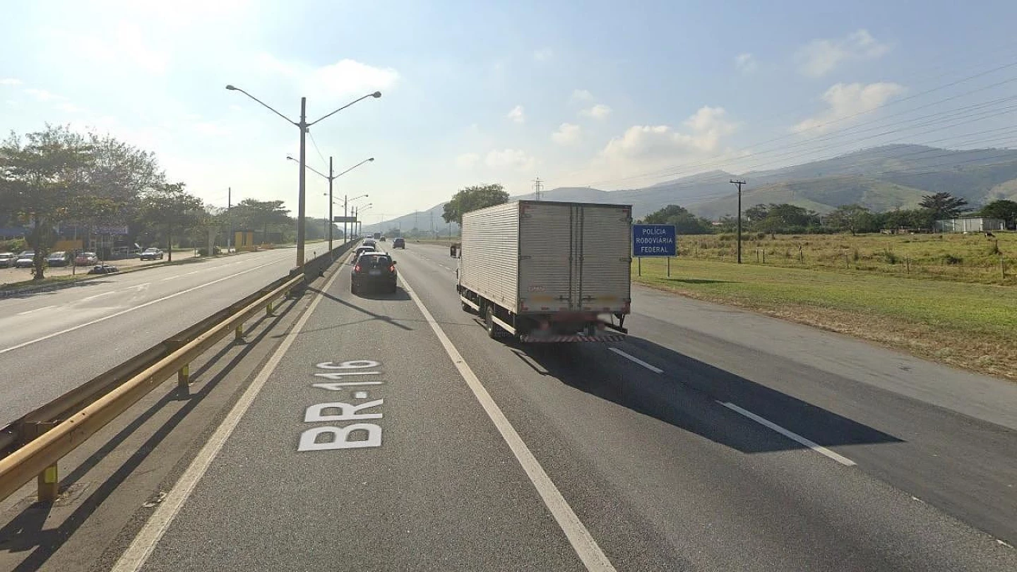 Ação na Via Dutra cobra uso do cinto de segurança em ônibus