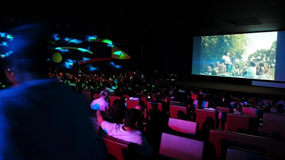 Portaria e protocolos flexibilizam funcionamento de quadras e cinemas em Taubaté