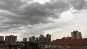 Quarta-feira de nebulosidade e chuva em Taubaté