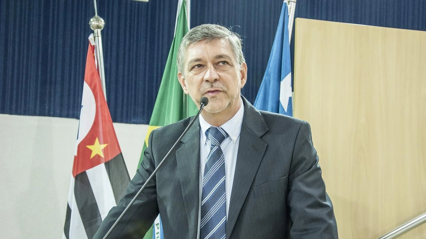 Secretário é convocado para falar sobre licitação na educação de Taubaté