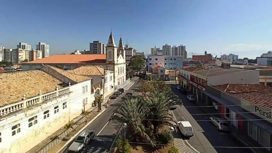 Semana começa com tempo quente e chance de chuva na RMVale Semana começa com tempo quente e chance de chuva na RMVale