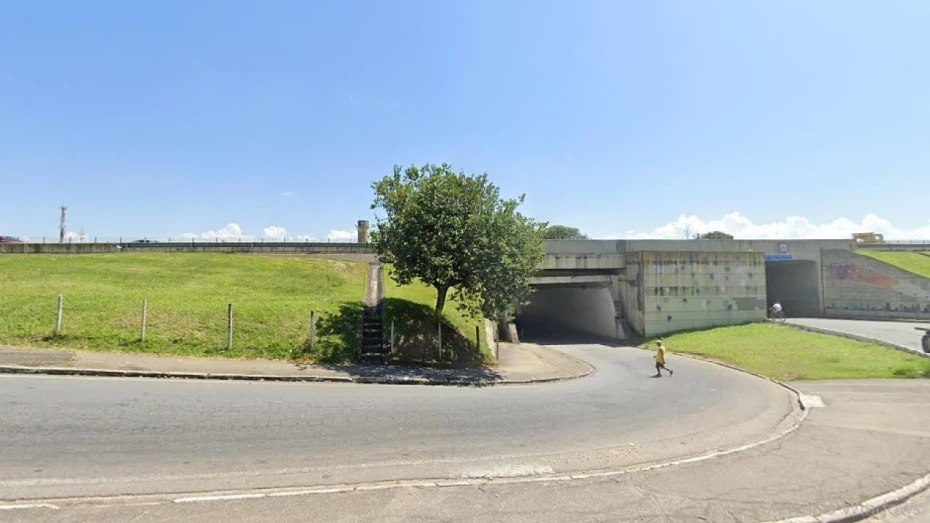 Obra interdita trânsito em trecho da Av. Dom Pedro I, em Taubaté