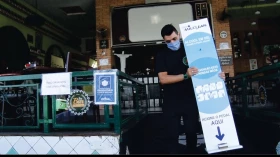Governo de SP reduz funcionamento de bares e amplia de shoppings