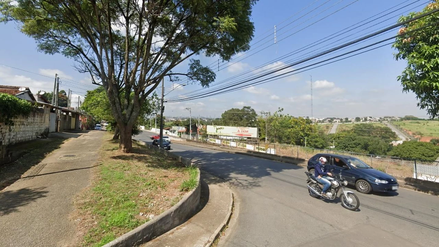 Obra da Sabesp interdita trecho da avenida Assis Chateaubriand, em Taubaté