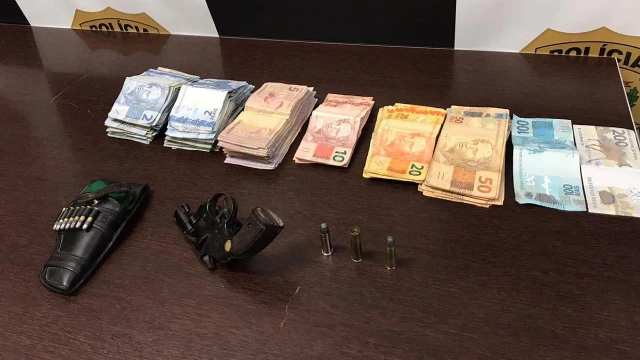 Polícia apreende armas de fogo e munições