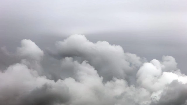 Quinta-feira tem céu nublado e chuva em Taubaté
