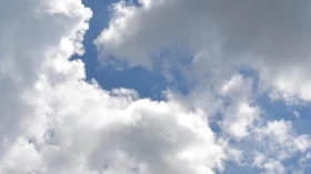 Dia amanhece com sol encoberto em Taubaté