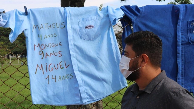Trabalhadores da Ford realizam manifestação pacífica em Taubaté