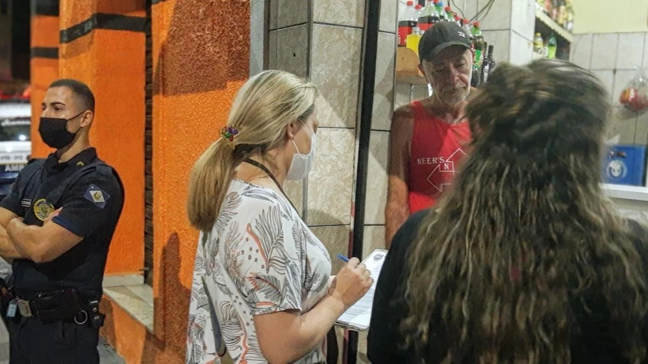 Sete estabelecimentos são notificados no início da fase laranja em Taubaté Sete estabelecimentos são notificados no início da fase laranja em Taubaté