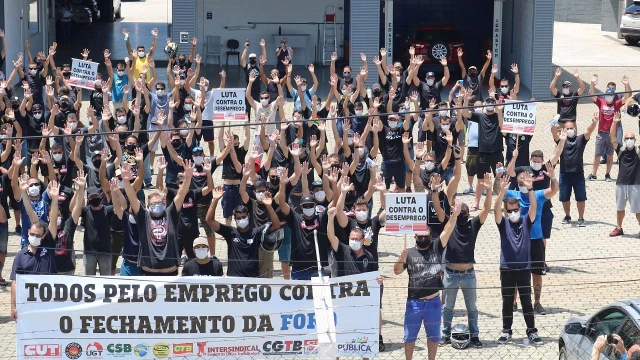 Trabalhadores da Ford realizam nova manifestação pelos empregos 